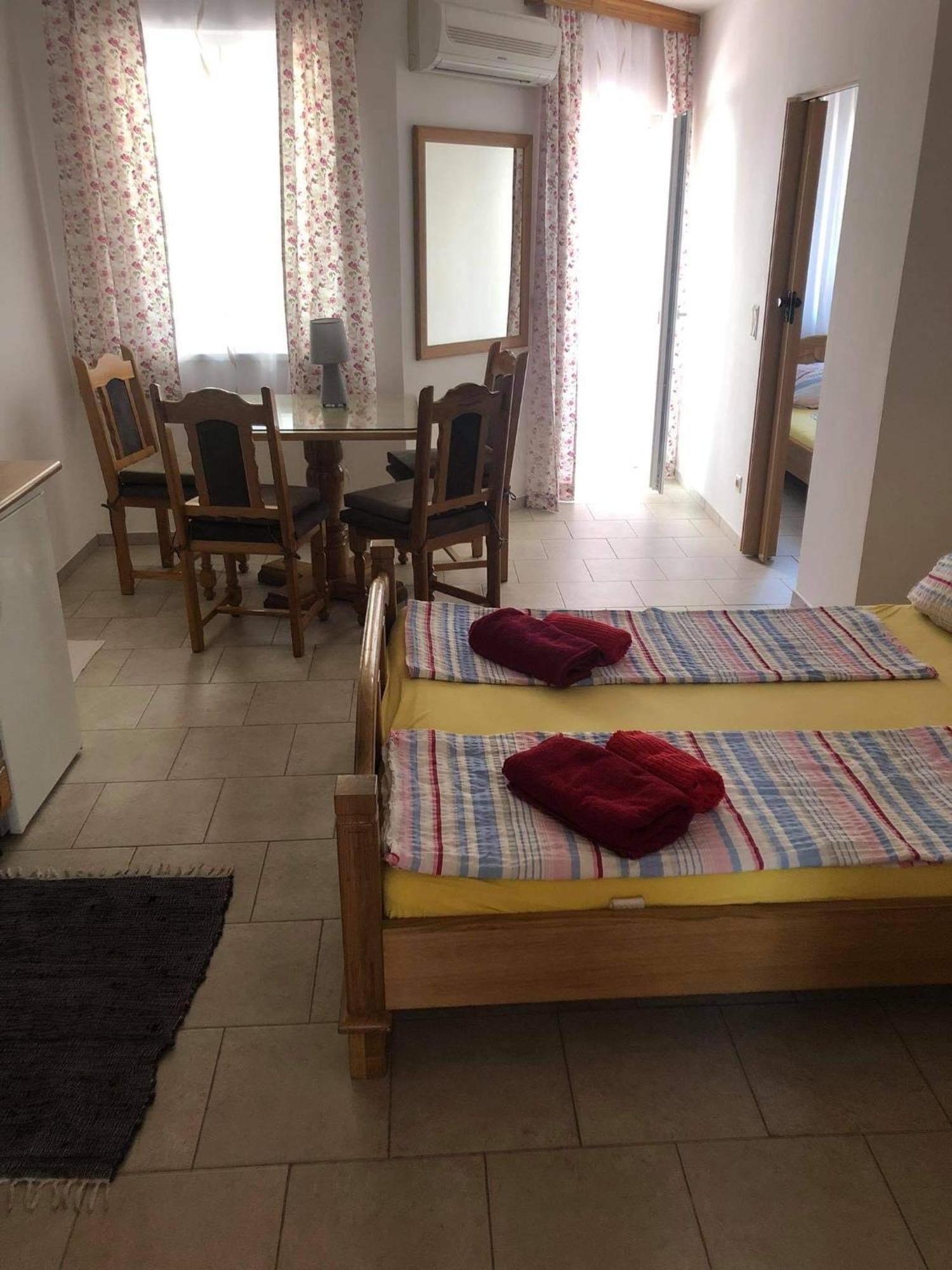 Krk Kornic Apartments Стая снимка