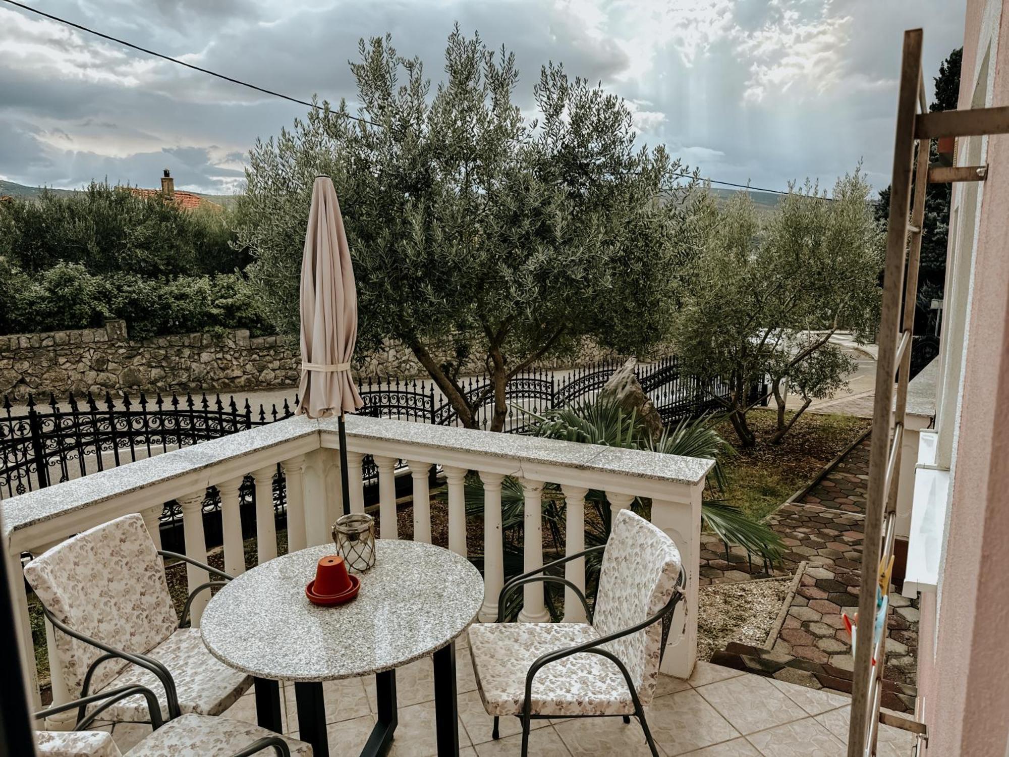 Krk Kornic Apartments Екстериор снимка